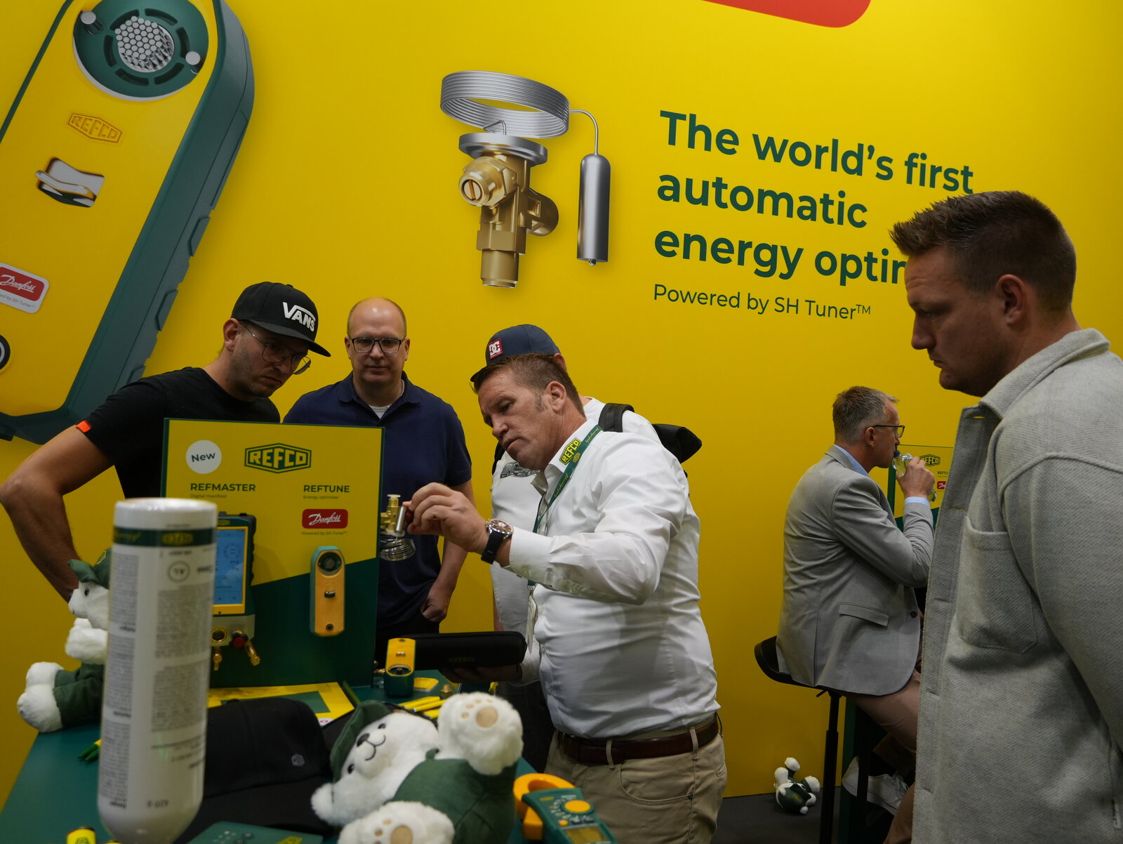 Refco reftune, the world's first automatic energy optimiser for thermostatic expansion valves, presented at chillventa 2026. | © © REFCO Manufacturing Ltd.